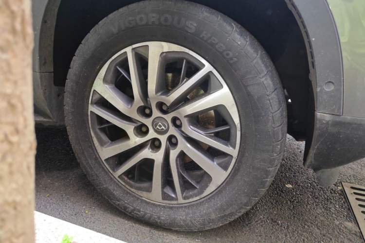 Used SAIC MAXUS D90  Right Front Wheel Hub