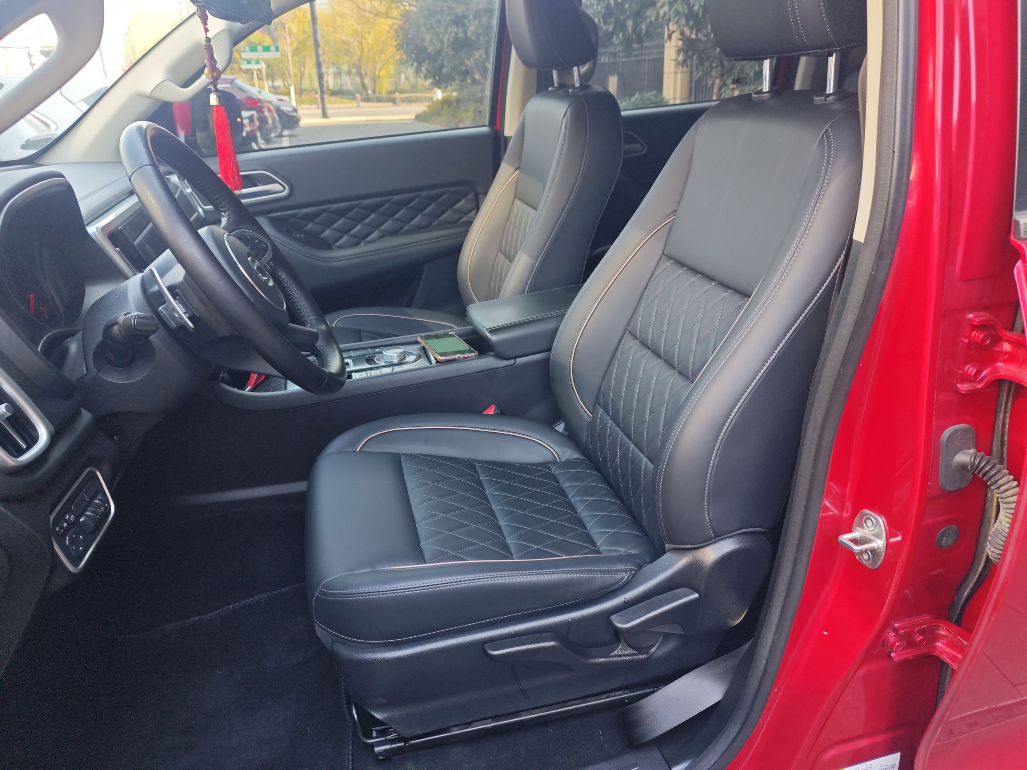 المقاعد الأمامية داخل السيارة