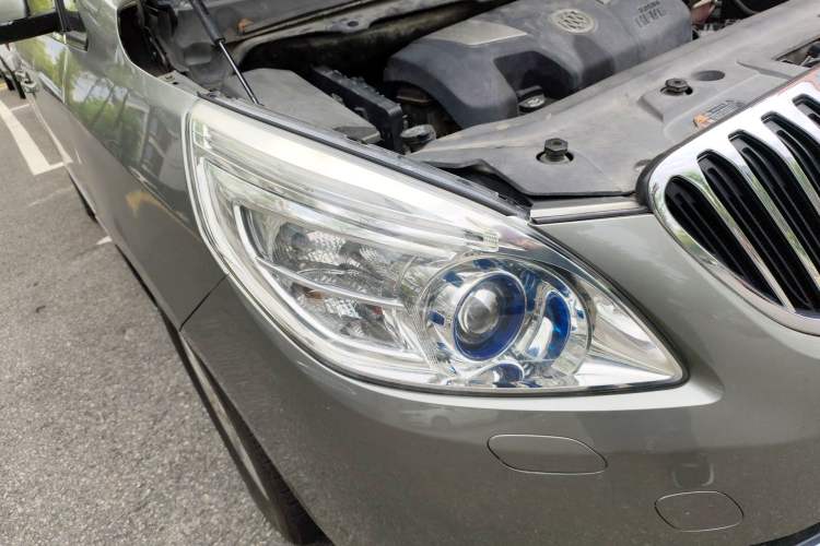 Used Buick GL8 2011 3.0L GT Luxury Business Haoya Edition Right Front Headlight