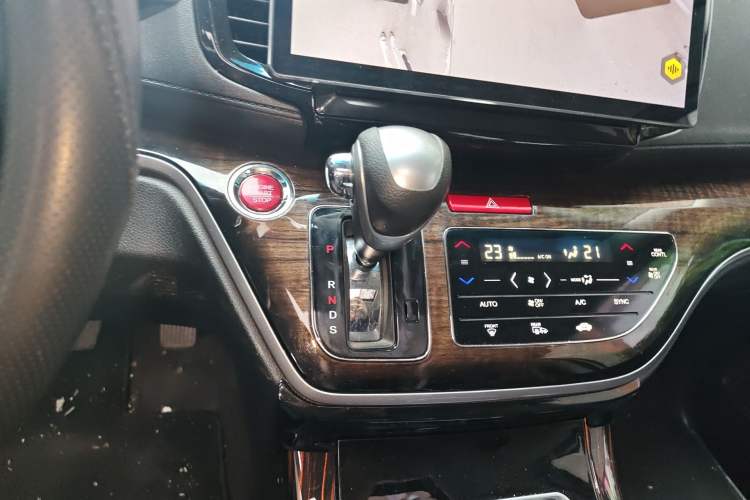 Used Honda Odyssey 2015 2.4L Supreme Edition
