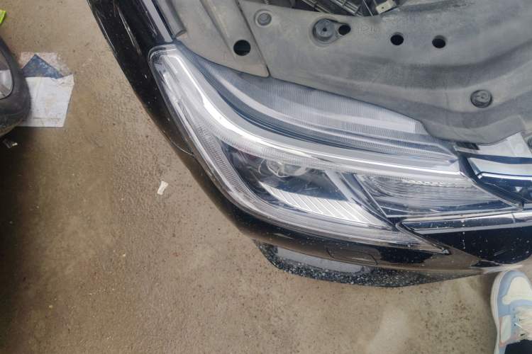 Used Toyota Reiz 2013 2.5S Elite Edition Right Front Headlight