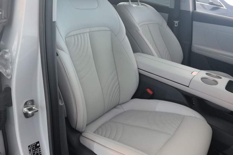 Used Baojun Enjoy 2025 All-Electric 600km Luxury Edition
