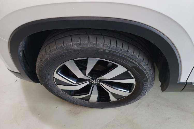 Used Volkswagen Tayron 2022 280TSI Two-Wheel Drive Luxury Smart Connectivity Version Left Front Wheel Hub