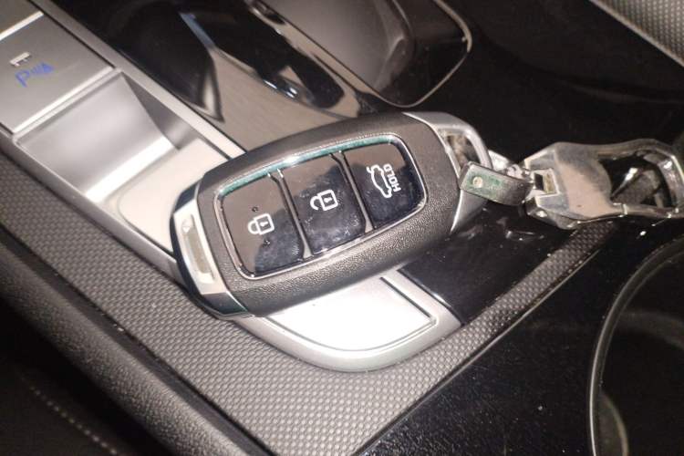 Used Hyundai Elantra 2023 1.5L CVT LUX Prestige Edition
