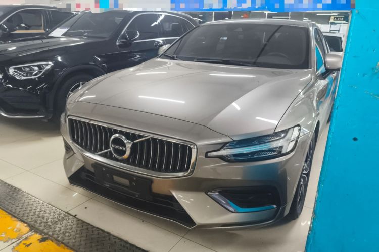 Used Volvo S60 2021 T4 Zhiyi Luxury Edition