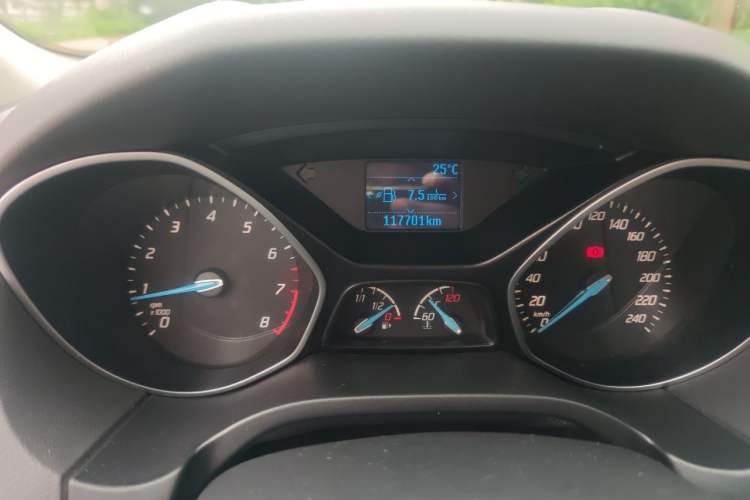 Used Ford Focus 2012 Hatchback 1.6L Manual Fashion Edition