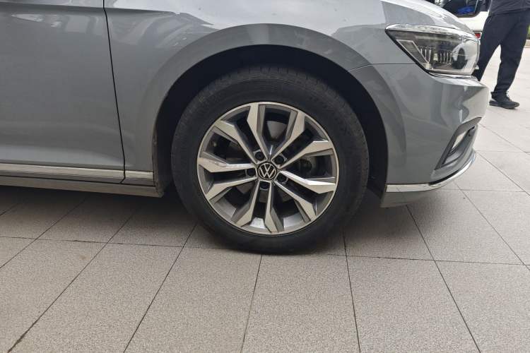 Used Volkswagen Variant 2021 2.0T Comfort Edition Right Front Wheel Hub