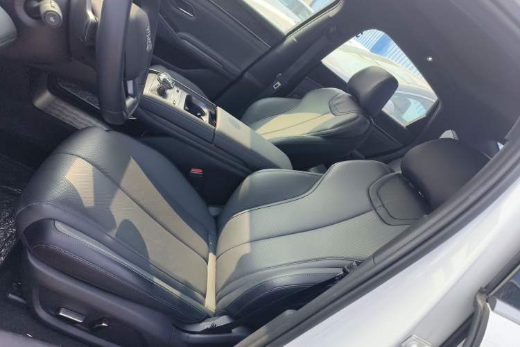 Used BYD Qin L 2025 DM-i Smart Drive 120KM Leading Model