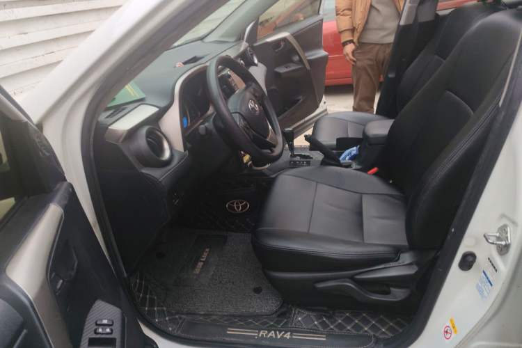 Used Toyota RAV4 2015 2.0L CVT 4x4 Trend Edition Left Front Seat