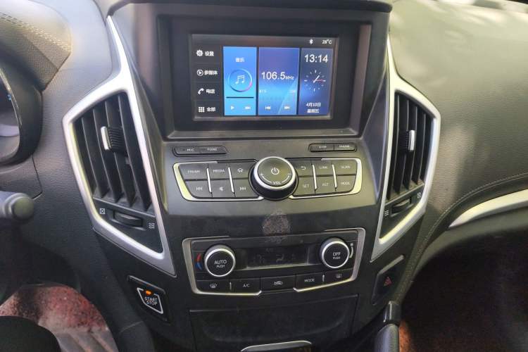 Used Dongfeng Aeolus AX7 2016 1.4T Manual Zhuyue Model Audio And AC Panel