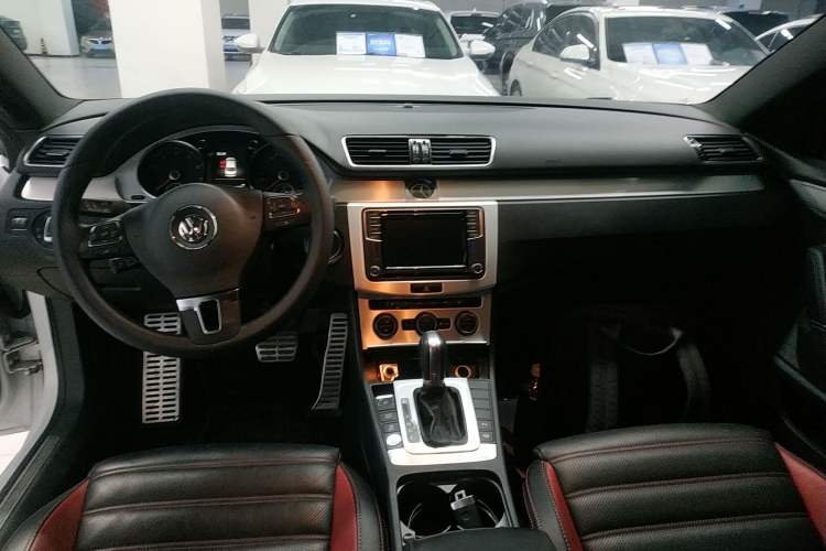 Used Volkswagen FAW-Volkswagen CC 2018 1.8TSI Luxury Model Center Console