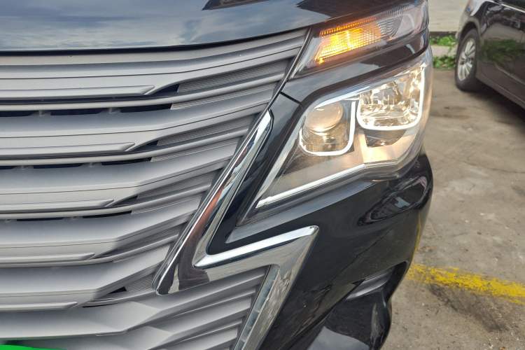 Used FORTHING Lingzhi 2023 M5L 1.6L Base Model 7 Seats