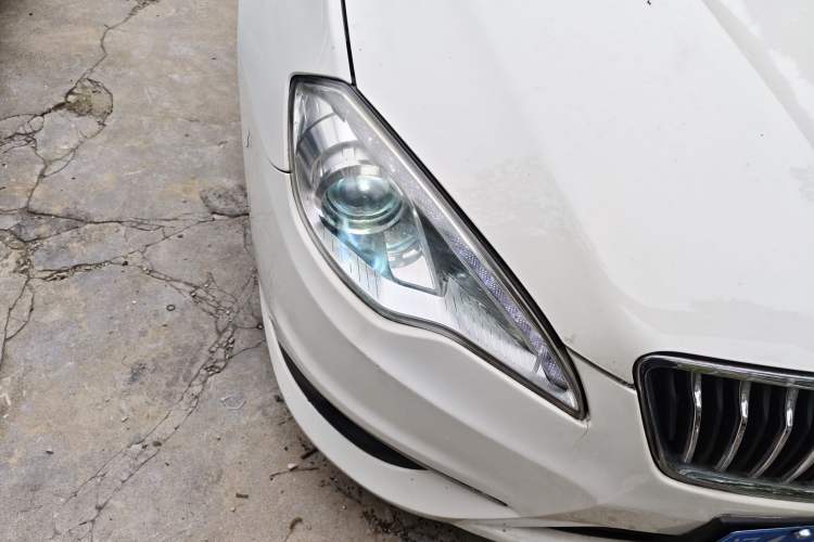 Used BAIC Senova D70 2018 Performance Version 1.8T Comfort Version Right Front Headlight