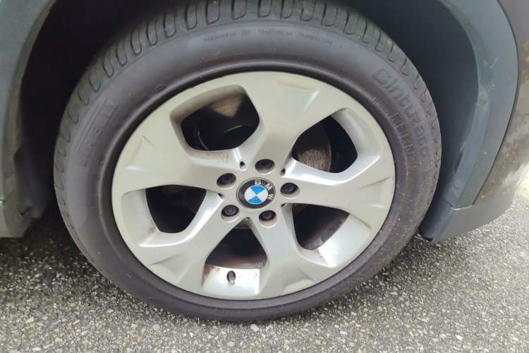 Used BMW X1 2012 sDrive18i Fashion Model Right Front Wheel Hub