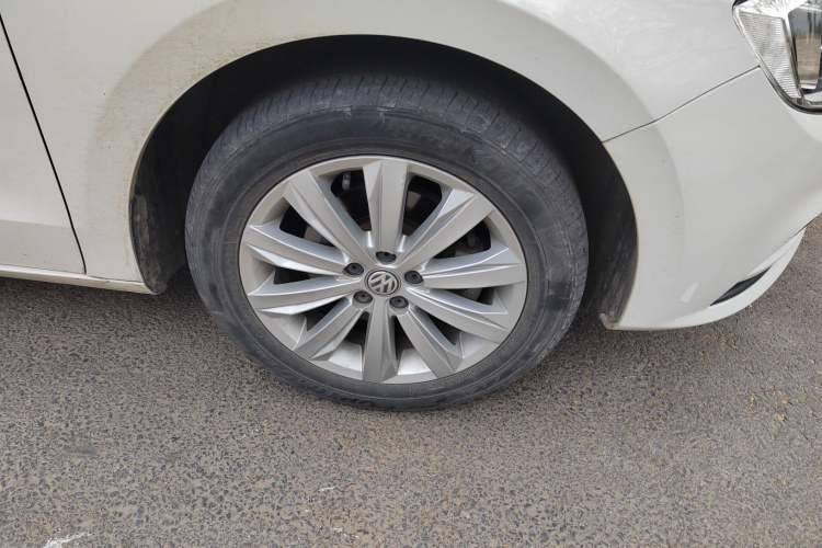 Used Volkswagen Bora 2020 1.5L Automatic Fashion Edition Right Front Wheel Hub