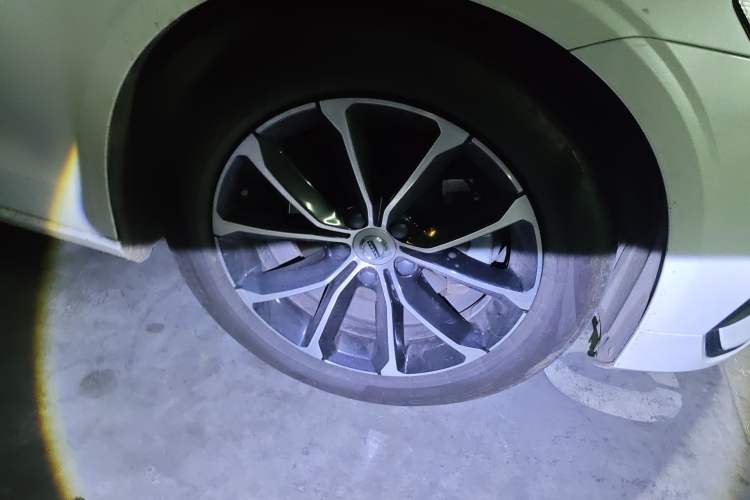 Used Volvo S60 2022 B4 Zhiyi Luxury Edition Right Front Wheel Hub