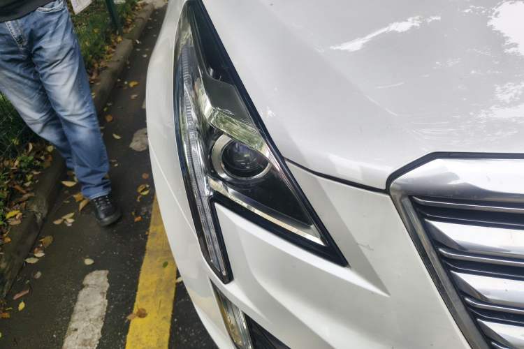 Used Cadillac XT5 2018 25T Luxury Model Right Front Headlight