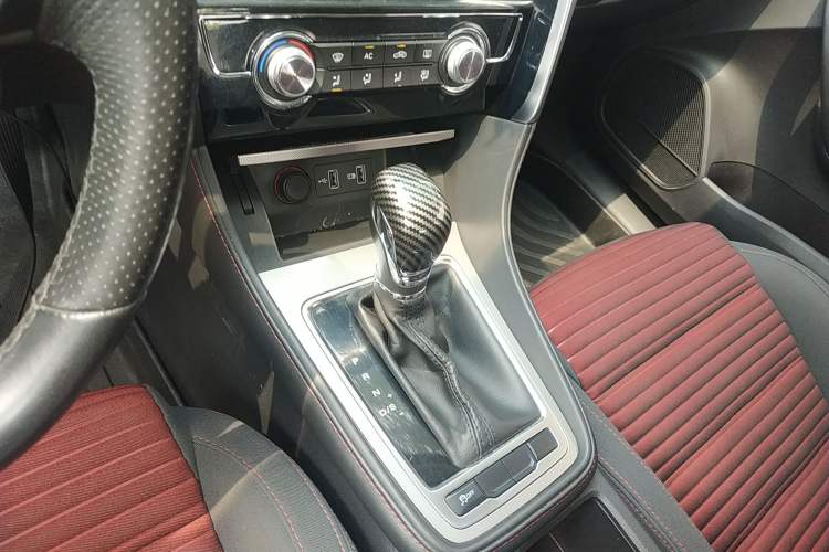 Used MG 6 2019 20T Automatic Starlight Edition Gear Lever