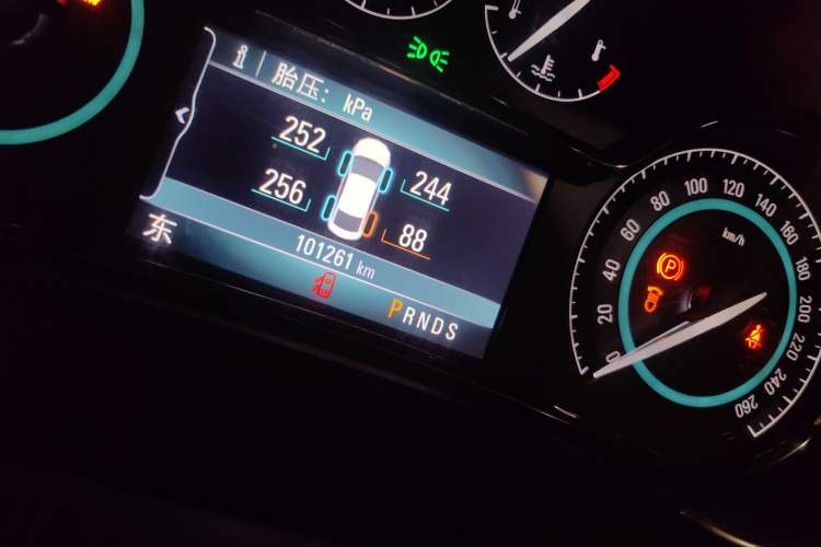 Used Buick LaCrosse 2014 2.0T SIDI Elite Tech Version Odometer Close Up