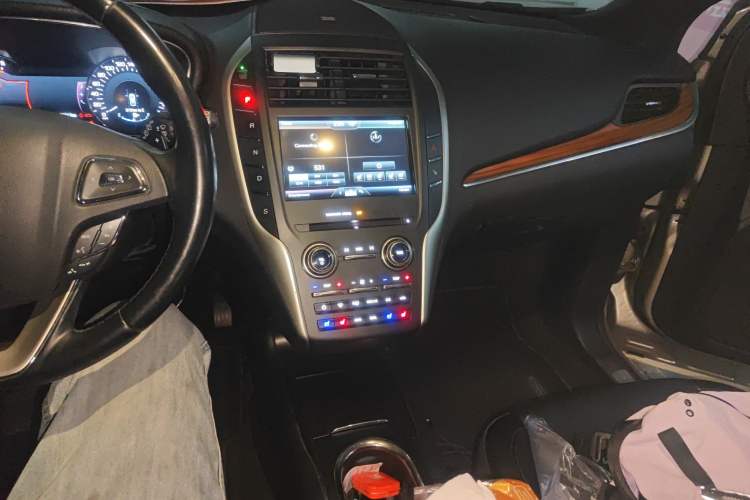 Used Lincoln MKC 2014 2.0T Four-Wheel Drive Luxury Edition Audio And AC Panel