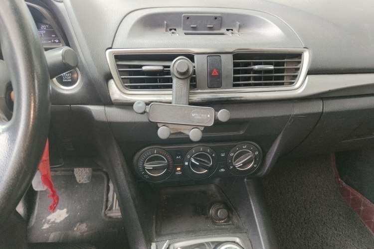 Used Mazda Mazda 3 Axela 2017 Sedan 1.5L Manual Comfort Model Emission Standard China V
