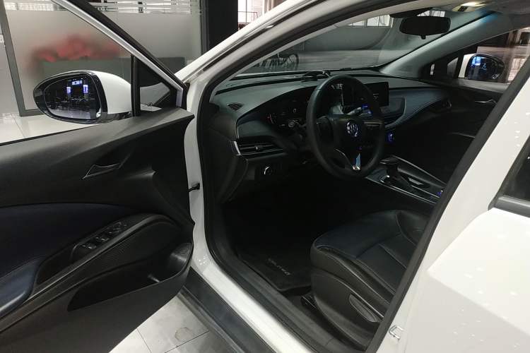 Used Buick Velite 6 2019 Connected Fashion Model Custom Edition