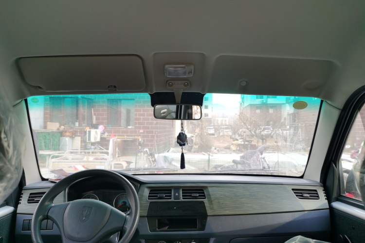 Used Jinbei Hiace X30 2023 1.5L Super-Comfortable Passenger Van 5/6/7-Seater Non-Air-Conditioned Version Model SWC15M