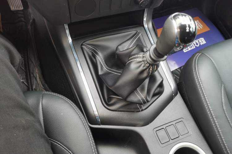 Used Dongfeng Ruichi 6 2021 2.3T Manual Two-Wheel Drive Diesel Standard Version with Flat-Base Long Cargo Bed M9T
