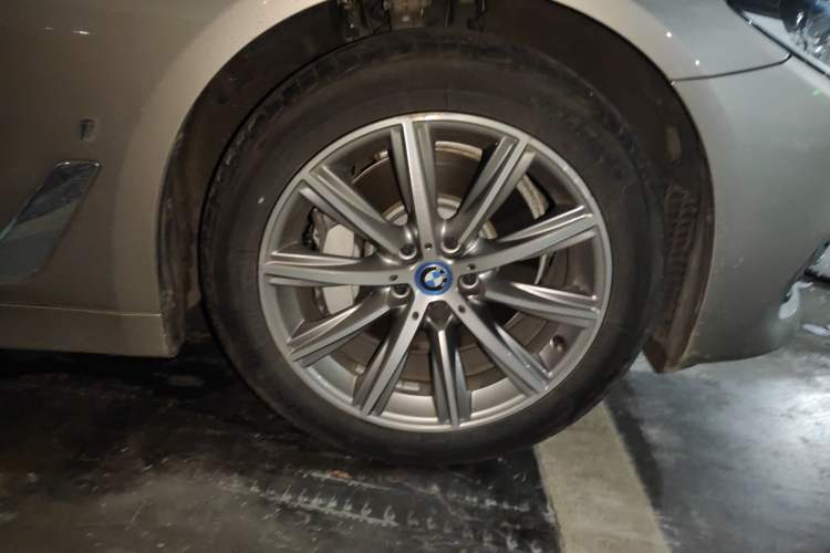 Used BMW 5 Series New Energy 2019 530Le Luxury Package Right Front Wheel Hub