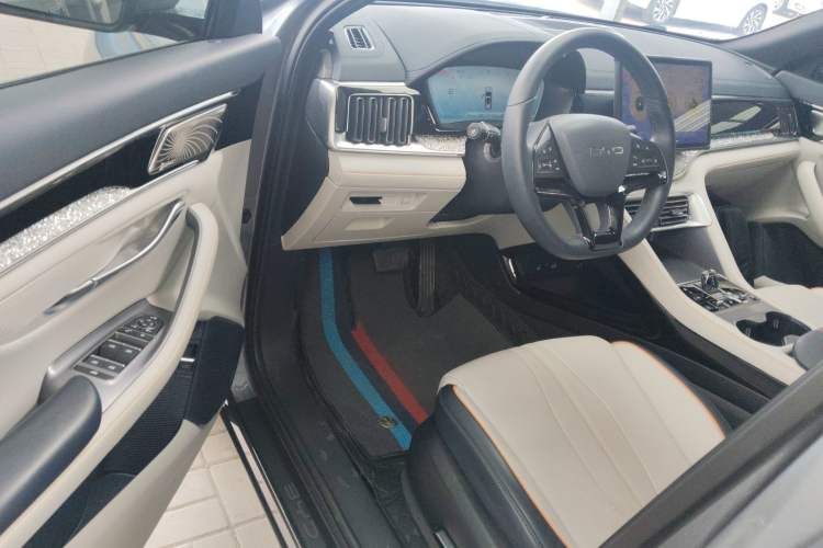 Used BYD Song PLUS New Energy 2024 HONOR Edition DM-i 110km Flagship Model Driver Seat