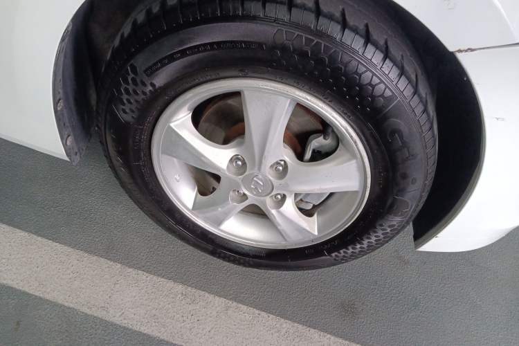 Used Hyundai Verna Ray 2014 1.4L Automatic GLX Right Front Wheel Hub