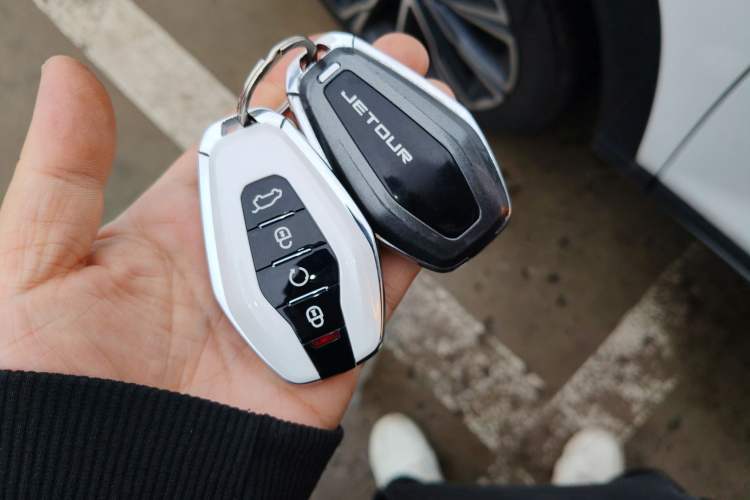 Used JETOUR X90 PRO 2024 2.0T DCT Luxury Edition 5 Seats Vehicle Key