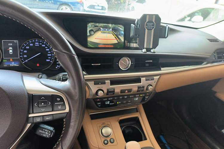 Used Lexus ES 2015 300h Comfort Edition