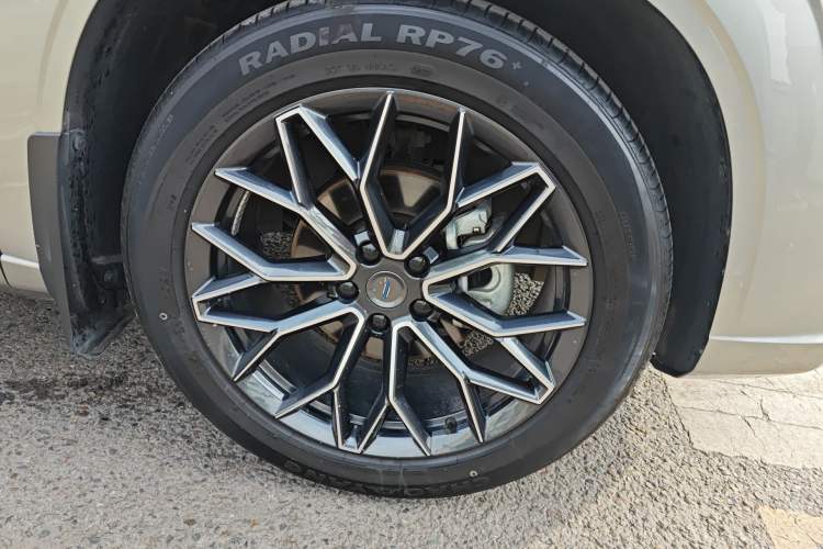 Used CHANGAN OSHAN Z6 2022 Blue Whale 1.5T DCT Smart Edition Right Front Wheel Hub