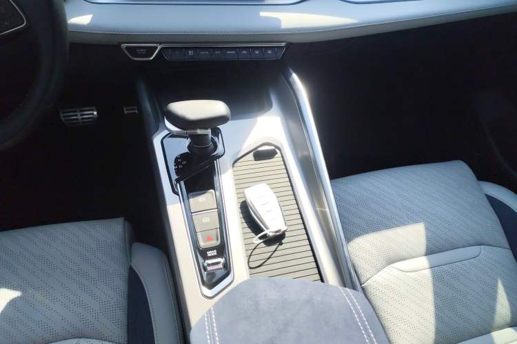 Used Geely Auto Preface 2021 Revised Version 2.0TD Luxury Edition Gear Lever