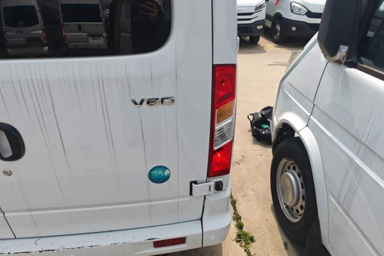 Used SAIC MAXUS Xintu V80 2023 2.0T Manual Classic Aoyuntong Short Wheelbase Ultra-Low Roof 5/6-Seater