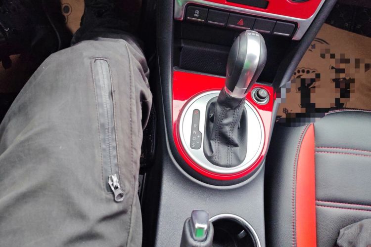 Used Volkswagen Beetle 2015 180TSI model
