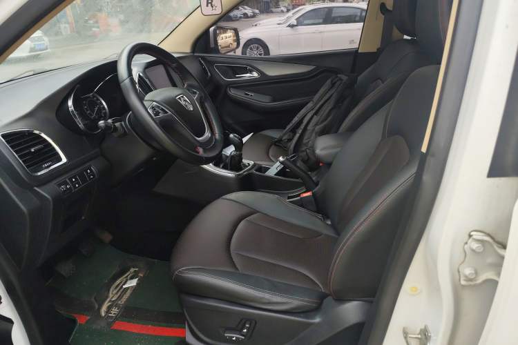 Used Baojun 560 2015 1.8L manual luxury version