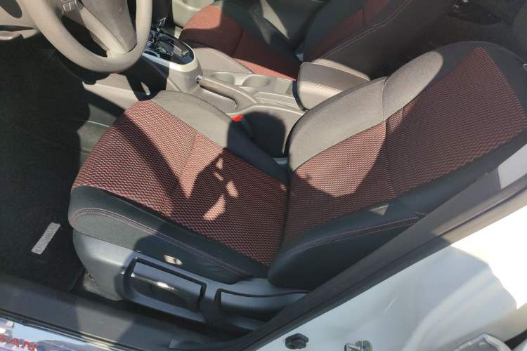 Used Nissan Qashqai 2016 2.0L CVT Elite Edition Left Front Seat