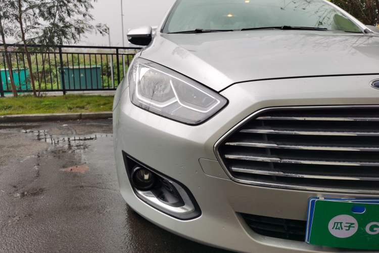 Used Ford Escort 2015 1.5L Automatic Fashion Model
