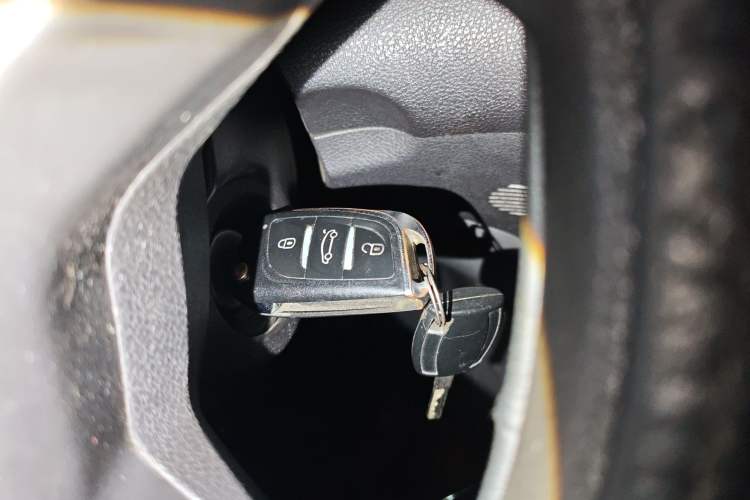 Used Ford Transit 2017 2.0T Diesel Multi-Function Commercial Vehicle Mid-Drive Mid-Roof China V Standard Vehicle Key