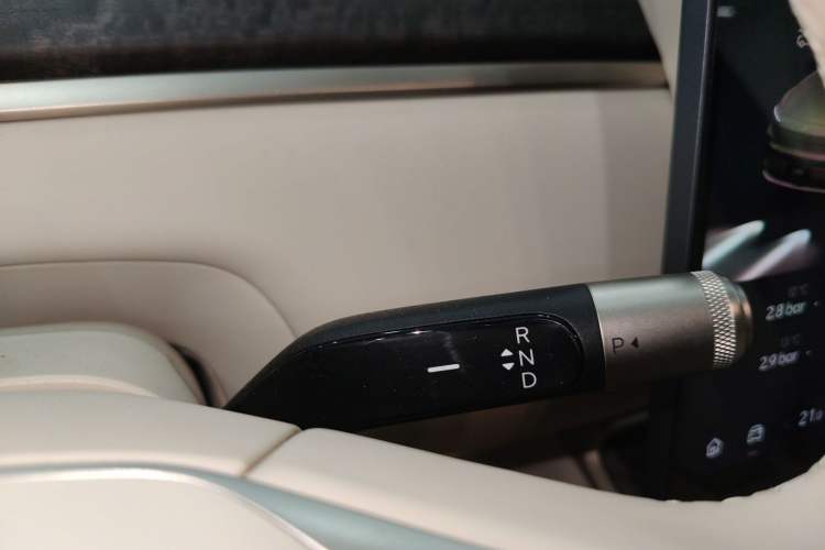 Used ONVO Luxeed L90 2025 Model—Max Six-Seater Version
