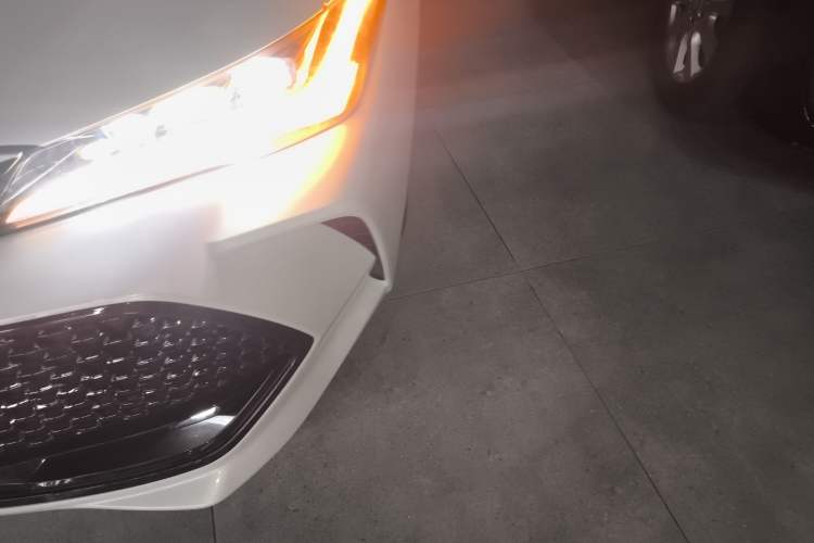 Used Toyota Avalon 2022 Dual-Engine 2.5L XLE Premium Edition Left Front Headlight