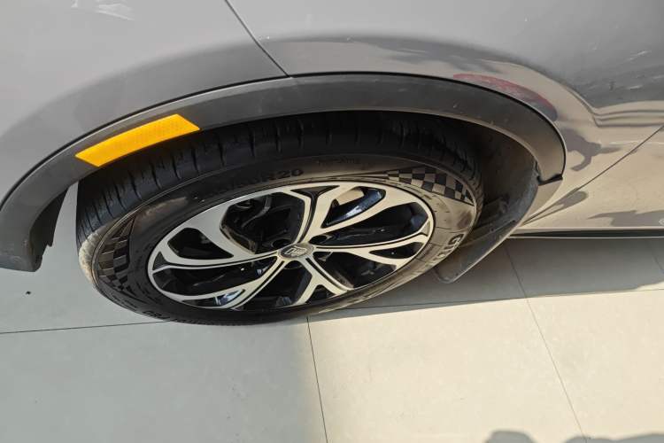 Used BYD Tang New Energy 2025 DM-i 115KM Cloud Ride Flagship Model Left Front Wheel Hub