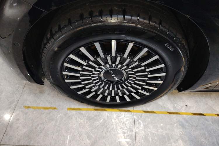 Used Zeekr 009 2024 7-Seater Walk-Through Version Four-Wheel Drive 108 kWh Exterior 4