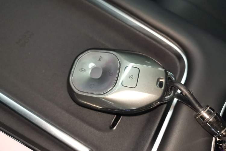 Used GAC Trumpchi S9 2025 Model Qiankun Max 5-Seater Vehicle Key