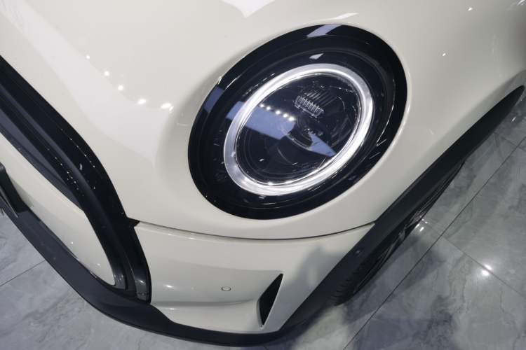 Used MINI MINI 2023 1.5T COOPER Artist
