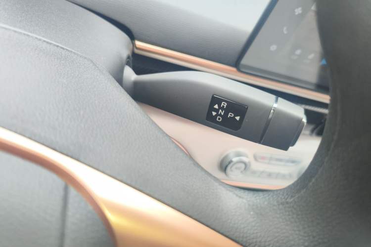 Used Chery QQ Domi 2025 Model 305km Comfort Edition Gear Lever