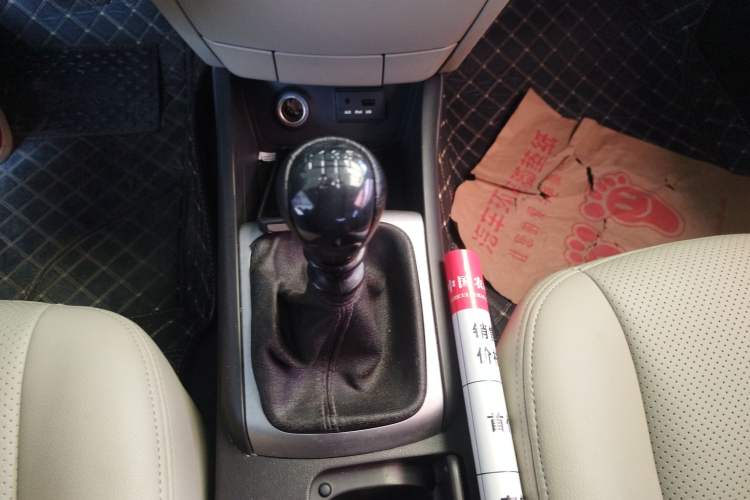 Used Hyundai Celesta 2016 1.6L Manual Joy Edition Gear Lever