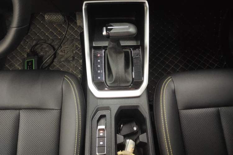 Used Wuling Alvez 2022 1.5T CVT Trendy & Cool Edition Gear Lever
